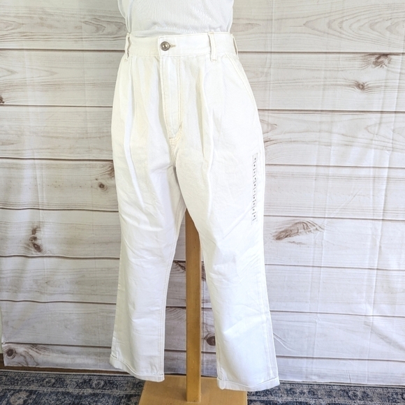 American Eagle Outfitters Pleated Mom Jeans in Soft White Size 10 Regular NWT - Picture 5 of 15